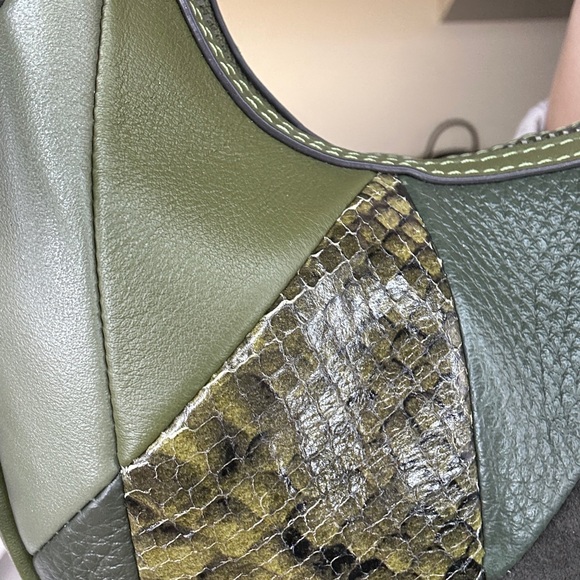 Coach Patchwork Crescent Mini Crossbody 2025 Carmen R$350 Olive - Picture 11 of 14